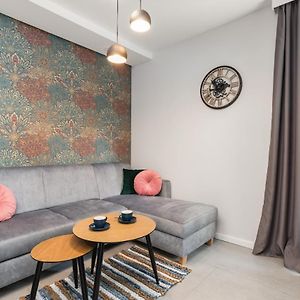 Luxurious Little Laguna Apartments Spa & Gym By Renters Prestige